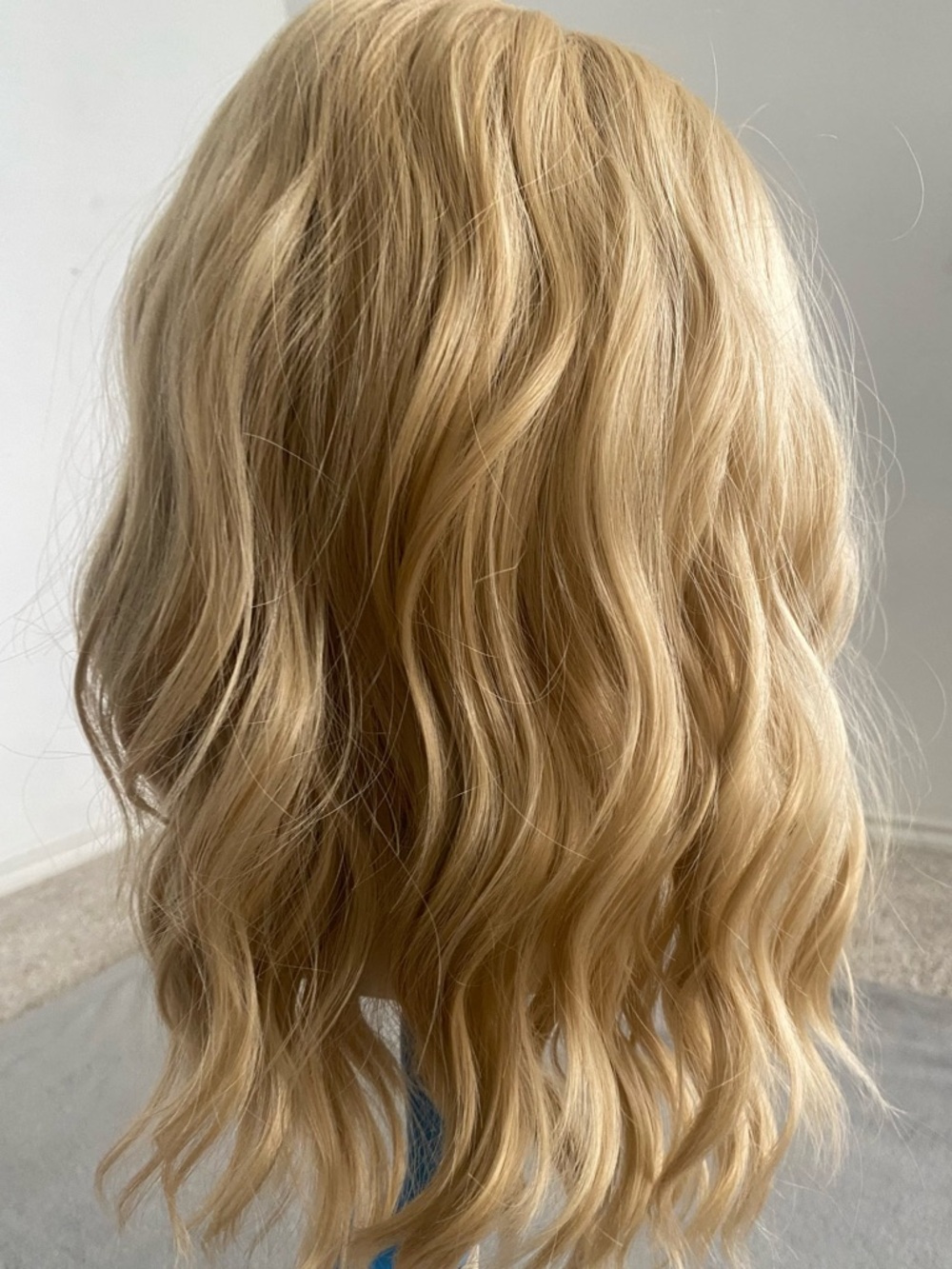 Ash Blonde Short Wavy Curly Synthetic Wig Shoulder Length Heat Resistant w Cap